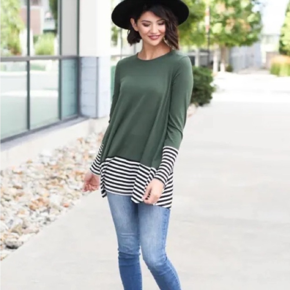 Zenana Premium Striped Bottom Green Swing Tunic Top with Pockets NEW Medium